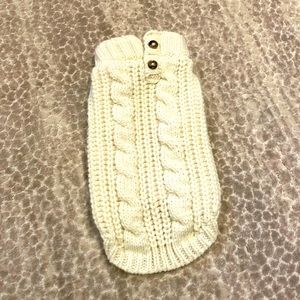 Puppy sweater. There are no tags.  Hand photo to show size. Worn once.